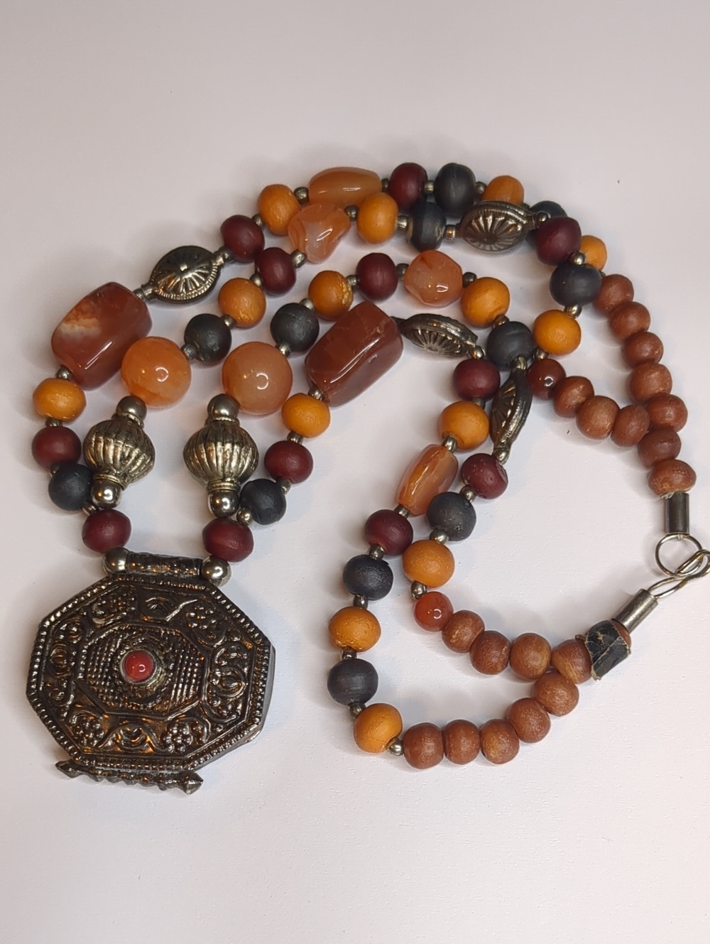 Vintage Tibetan Medallion Necklace Orange & Wood Beaded Gau Box - Picture 3 of 11